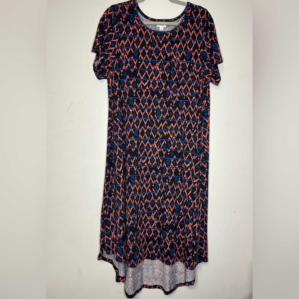 LulaRoe Carly hi-lo dress with front pocket. Women’s Large. Geometric pattern.
